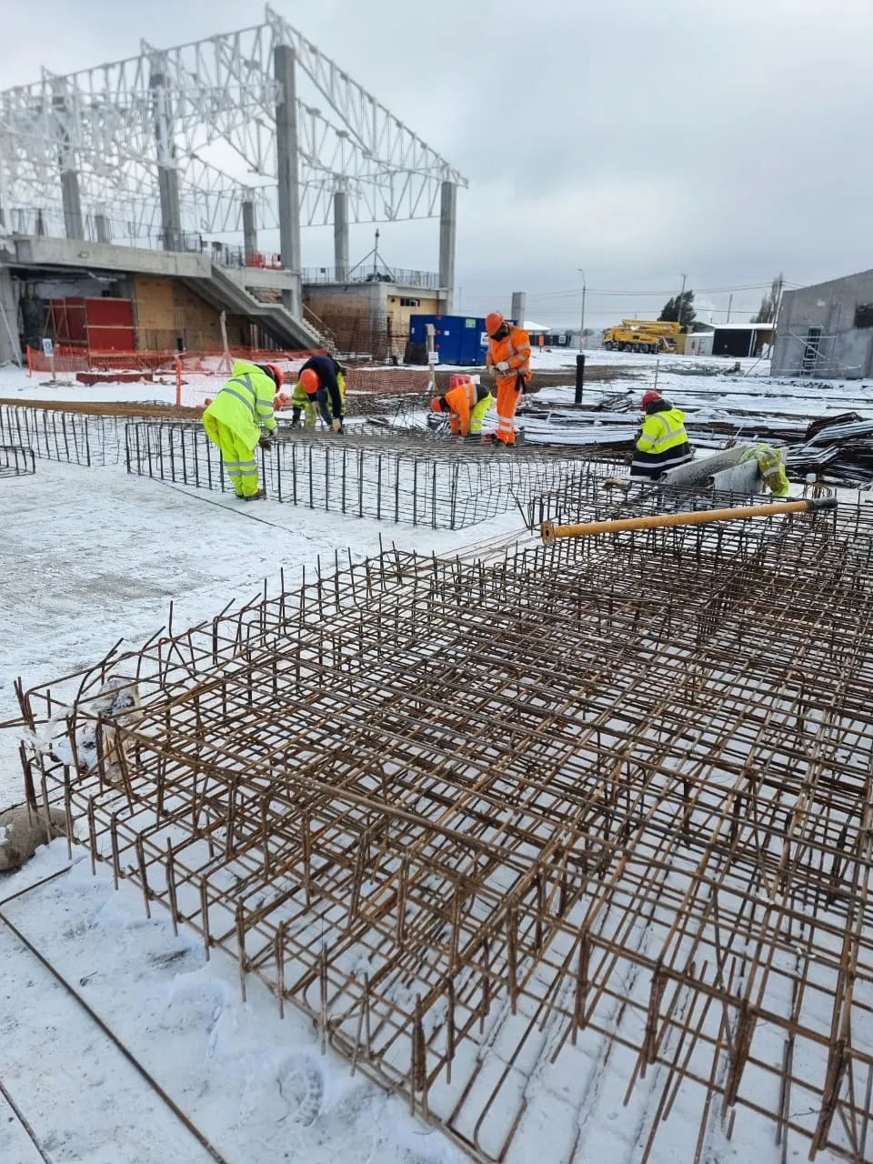 Detalle de enfierradura y hormigón en obra